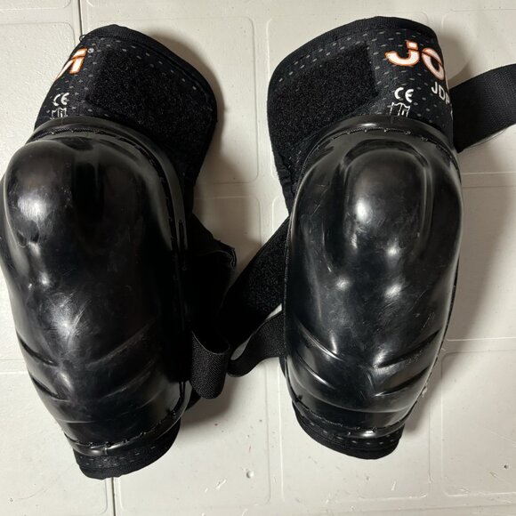 Jofa Hockey Elbow Pads - Picture 1 of 3